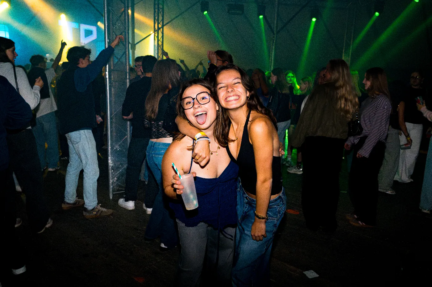 Fuif posse Leest – eventfotografie door Roggy's Visuals