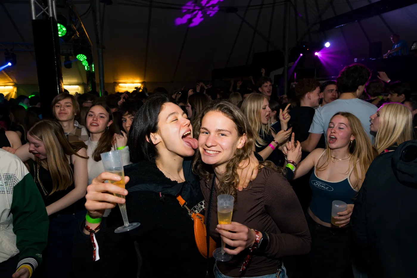 Fuif posse Leest – eventfotografie door Roggy's Visuals