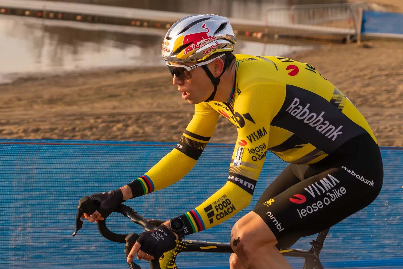 Wout van Aert in Hofstade – sportfotografie door Roggy's Visuals